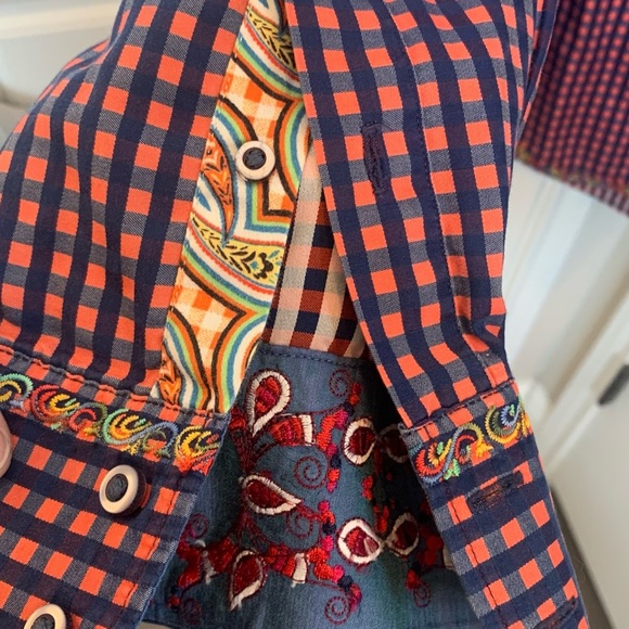 Robert Graham Long Sleeved Button-Down Flip Cuff Shirt, Size XL - Picture 7 of 8